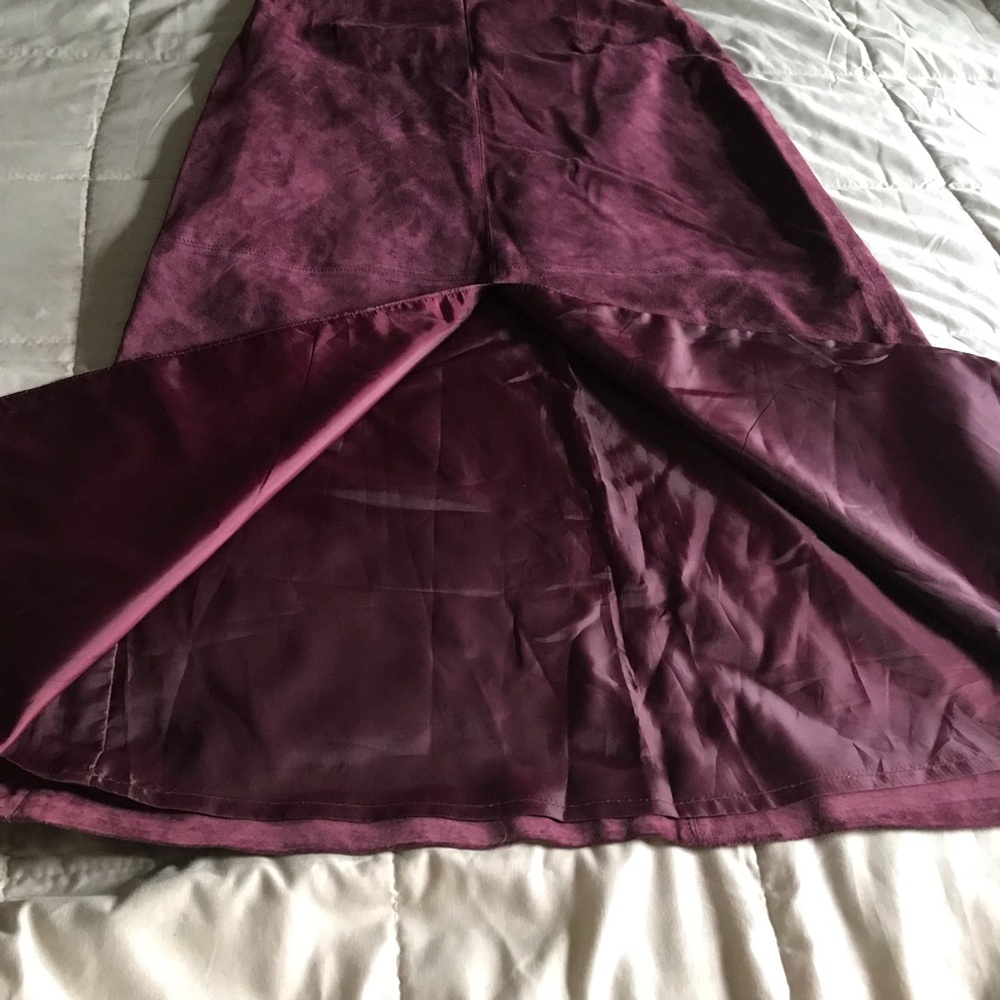 Elegant unworn high quality suede Midi Skirt - Eggplant 
Size 12 Brandon Thomas - Picture 6 of 11